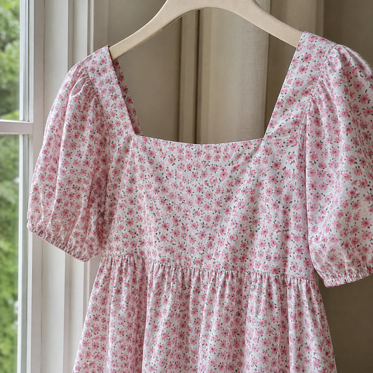 Close-up of the pink floral dress square neckline and puff sleeve